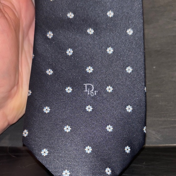 Dior Men's Navy Tie with White/Blue Floral pattern - Picture 1 of 2